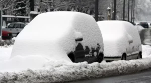 Как очистить автомобиль от снега