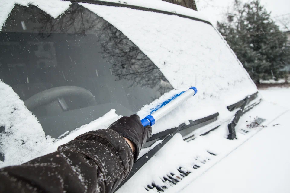 Щётки для очистки авто от снега.